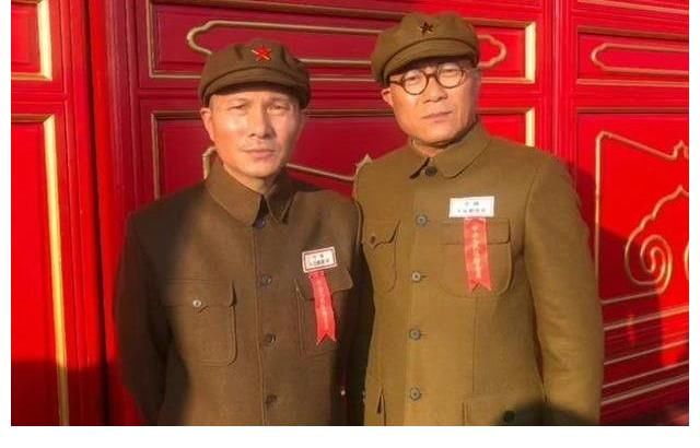 《香山葉正紅》選角敷衍，非特型演員演開國(guó)將帥，草臺(tái)班子既視感