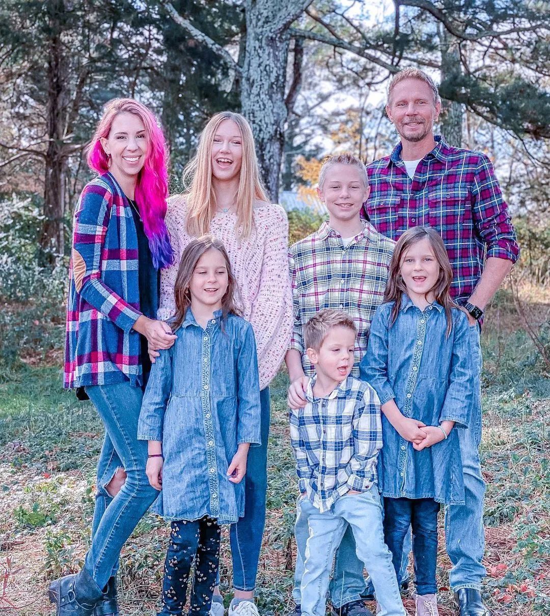 夏威夷$从没学过美术的她,用简单粗暴技法画画,让她成为了百万富豪