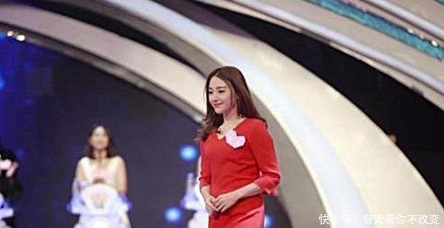 美女|非诚勿扰男生牵手一美女,得知家庭背景后,竟当场反悔独自离场