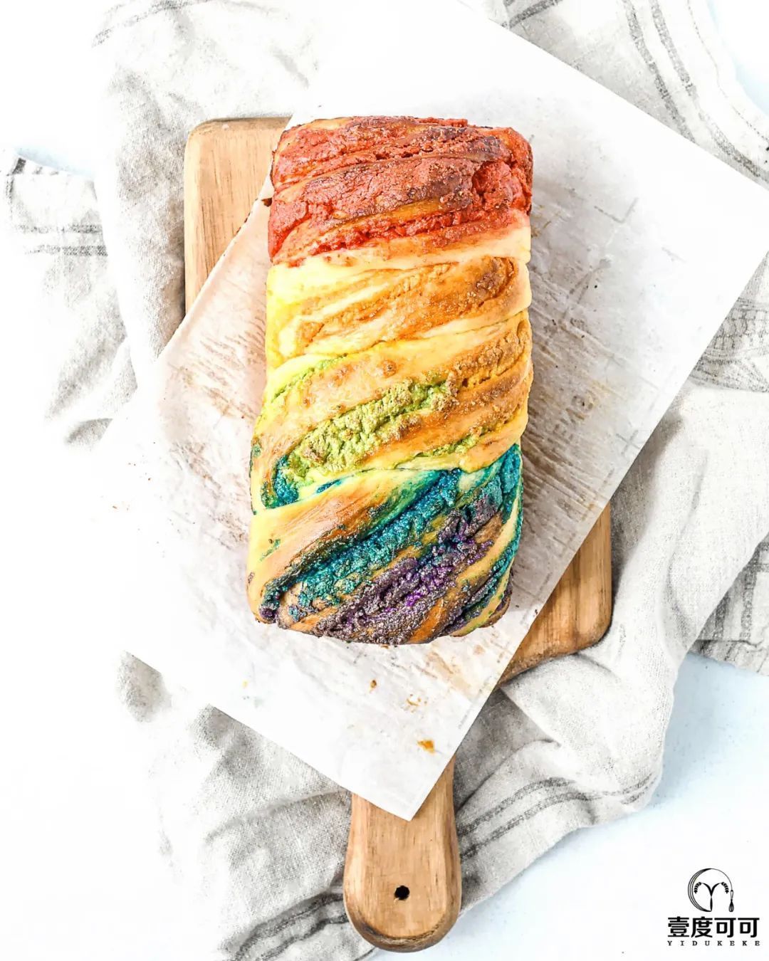 一款香草味的彩虹巴布卡，搭配榛子和白巧克力的美味组合！