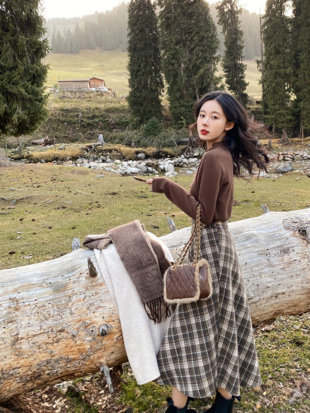 个子|小个子女孩快冲!今冬穿一条格纹裙就够了,养眼减龄还耐看