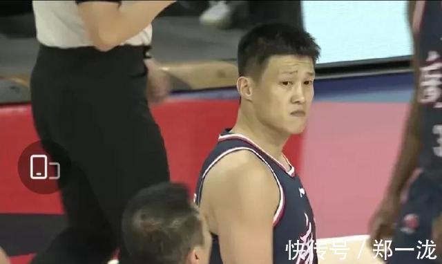 犯规|一场比赛连伤3人!苏伟被驱逐,周鹏吃到技术犯规,场上又见血了