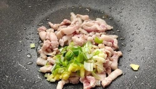 冬天,多给老人孩子吃这菜,价格是贵了些,但营养极高,对骨骼好