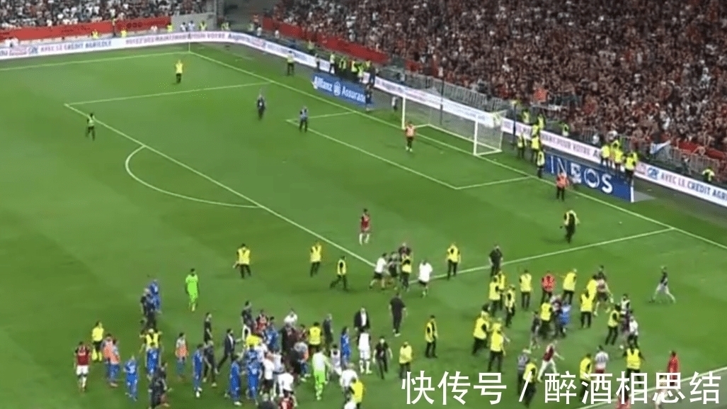 马赛|一场没踢!梅西后悔了,100多球迷冲进场内,围攻球员引发大混乱