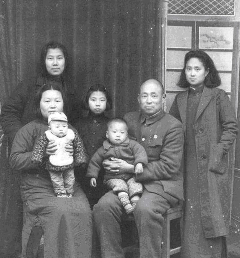 中原大战|张自忠为国捐躯后,有一位师长奋力抢回遗骸,他的结局怎么样?