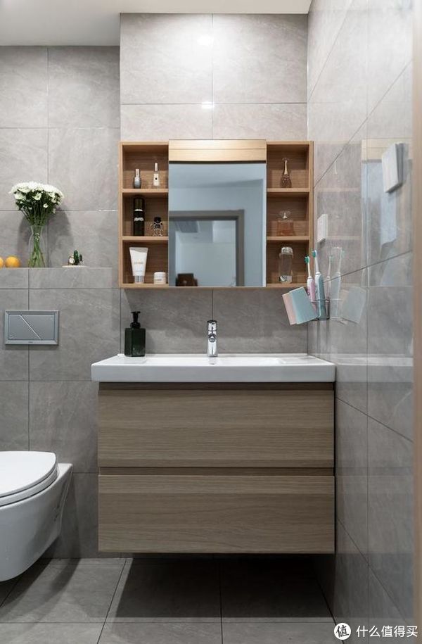 次卧书房|再买房，我一定学他家坚持去电视墙化，卧室书房合二为一，太实用了