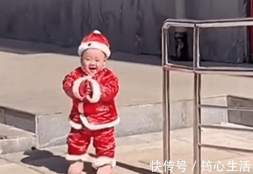 每个孩子|外婆想“挖坑”给宝宝跳,可小家伙就是不上当,网友:也太聪明了