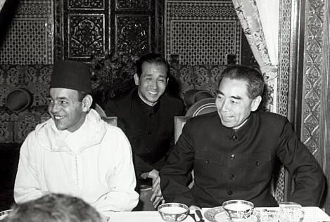 总理|美记与周总理握手后，拿出手帕擦手，随后总理一举动令人兴奋