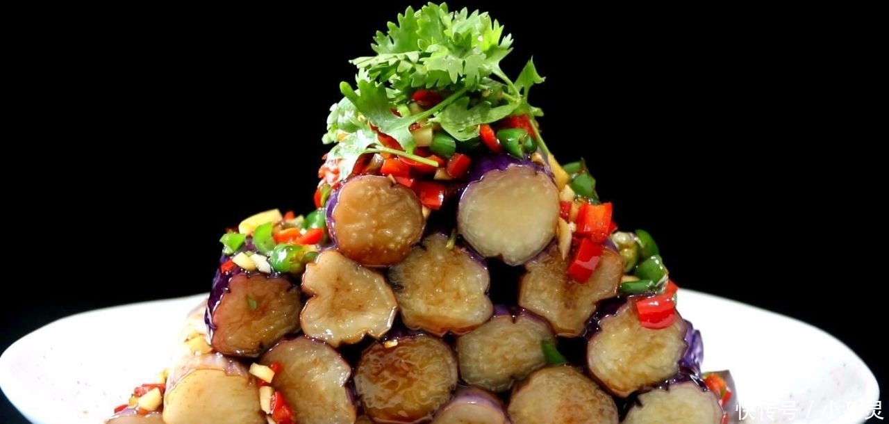 茄子别再炒着吃了,教你一种新做法,比大鱼大肉香,做三根不够吃