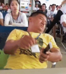 |搞笑GIF:看了这个才知道天底下都是一样的女人