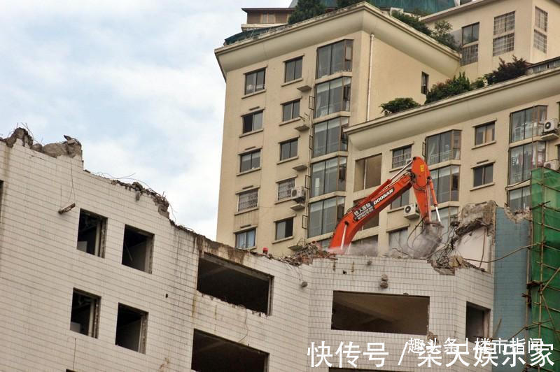 拆除|小产权房“依法全拆”还是“有序转正”专家给了2个建议!