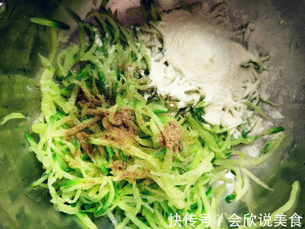 秋天萝卜大量上市，鲜嫩可口，多买点回来炸着吃真香