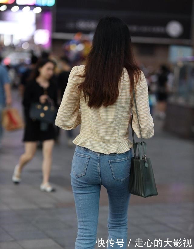 小姐姐 明亮耀眼的瑜伽裤穿出优雅高级感,塑造长腿美女的风范,靓丽高挑!