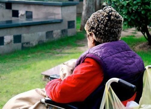 不论男女,到中年后,要学会偷4种“懒”,或许才能更长寿!