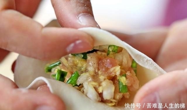 调饺子馅时,“此2样”不能乱放!面点师:如此做饺子又鲜又好吃