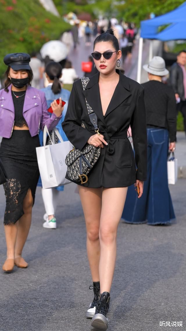 初春时节穿上新装，提升上衣和鞋子的质量，轻松告别路人感