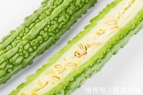 炒苦瓜|炒苦瓜，切记不要直接炒，下锅前多做2步，不苦不涩，鲜香又入味