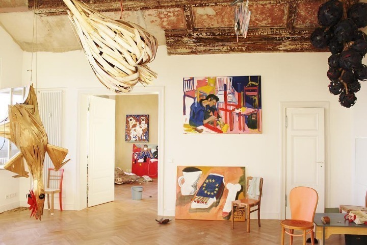 巨人国!她画油画,他做雕塑,这对艺术情侣直接建了一个“巨人国”