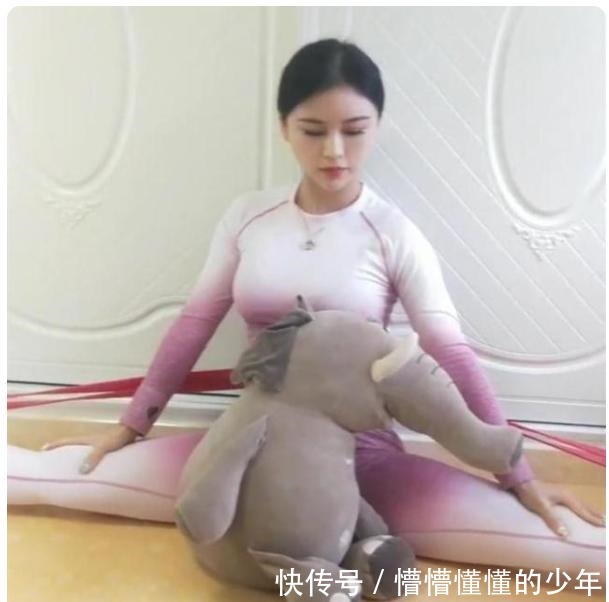 妙龄|妙龄少女分享健身照,身姿曼妙,惹得网友调侃活得不如一只公仔