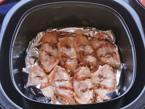 在家烤翅中自配腌料，烤好外焦里嫩香浓入味，真解馋