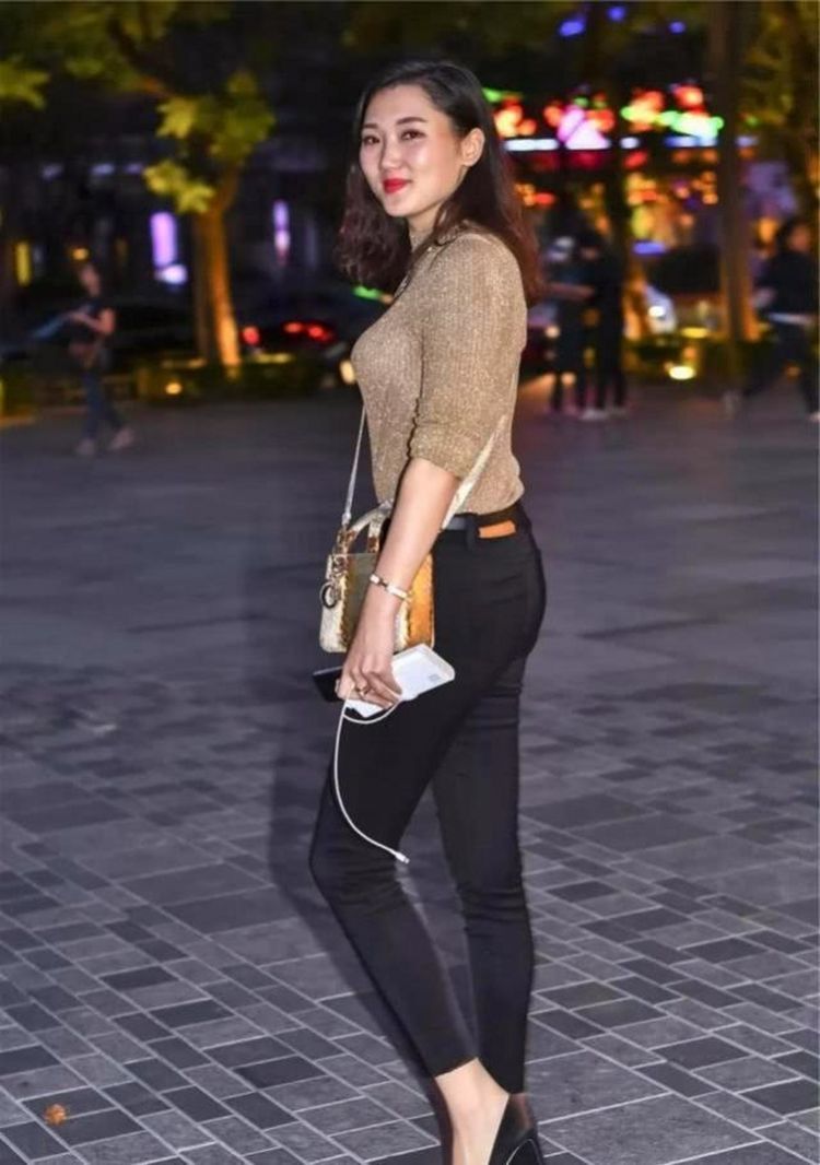 高跟鞋|街拍：温柔小女人穿搭，哪位小姐姐最适合