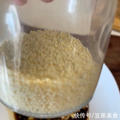 家常|人气家常下饭菜蒜蓉粉丝蒸丝瓜，一秒征服家人的胃