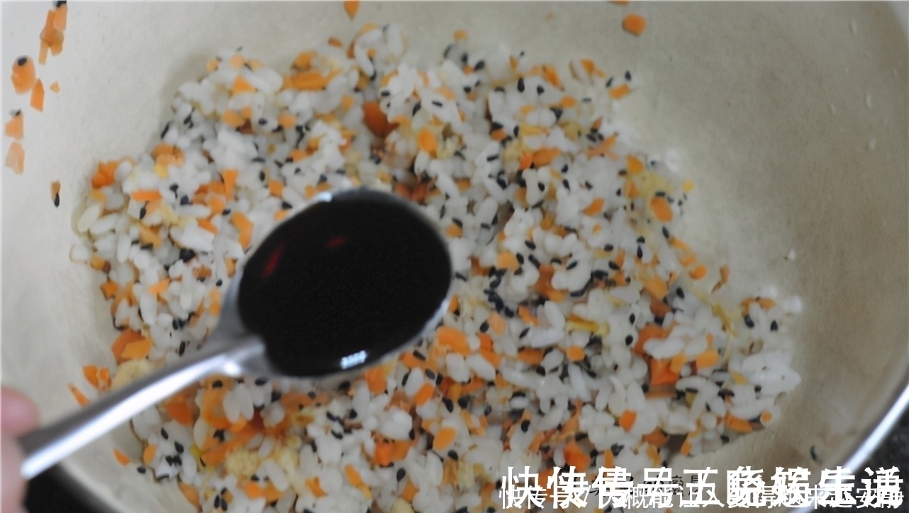 烤饭团|米饭新做法，儿子着了迷，配点蔬菜，简单一做，天天吃不够