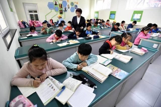 学习成绩|延时放学成“生意”,父母们感慨：学校把延时做成“鸡肋”,变了味