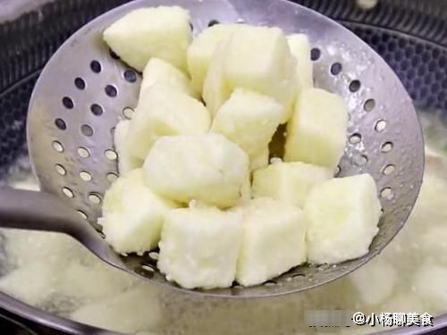 天冷了,现在的苹果洗净不要直接吃,学会这招,口感香甜好吃解馋