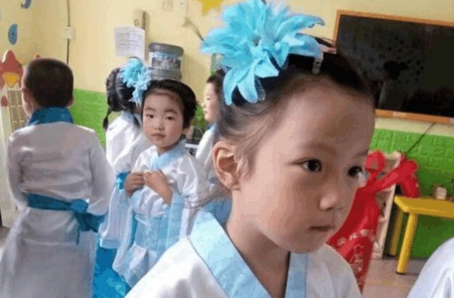 金钱观|“假精致”和“真粗糙”妈妈,带出的孩子差距明显,不仅是外表