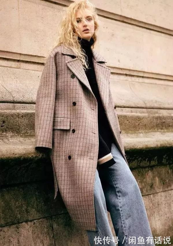 王后 西班牙王后头发白了不少,穿格纹大衣气质依旧高级,从容老去真美