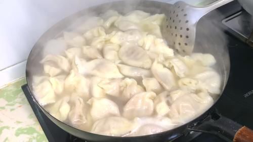 大葱|羊肉和它是绝配,包饺子吃最香,比胡萝卜还营养,比韭菜饺子还鲜