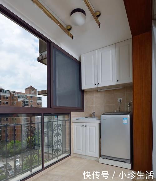 衣物|阳台这么设计,既不影响晾衣服,还能作为休闲区!太聪明了