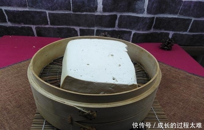 豆腐只需简单一步就能去豆腥味还瓷实，豆腐素包子这样调馅才经典