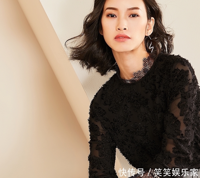 入春后穿这小衫，遮肉显瘦，很有气质和女人味，谁穿谁美