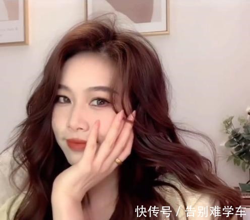 卷发 别再留黑长直了！今年流行这几款发型，气质又高级！