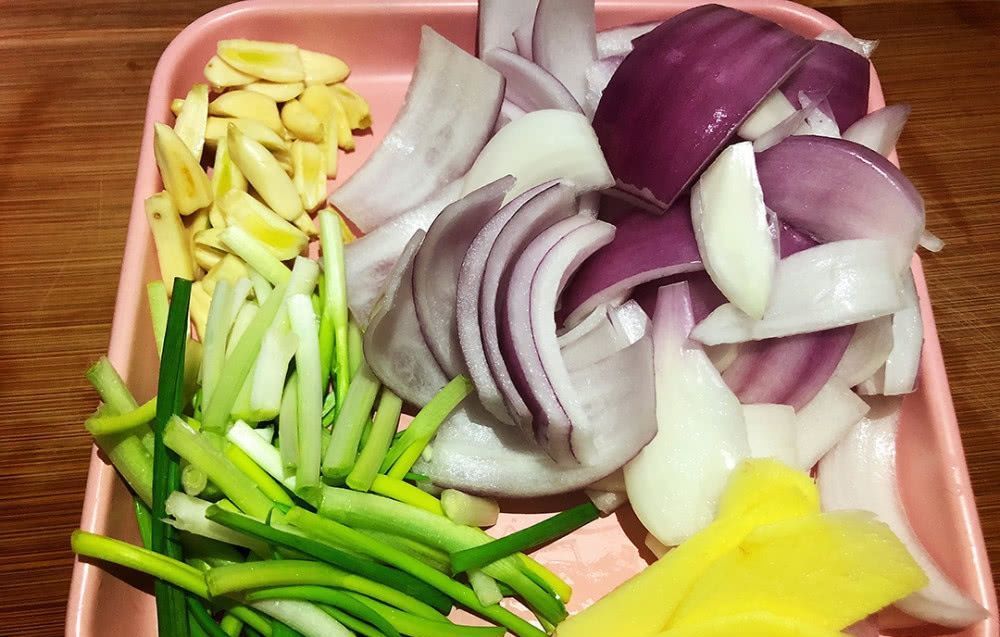 宅家没事教你轻松做鸡肉煲,鸡肉鲜嫩又下饭,上桌汤汁都不剩