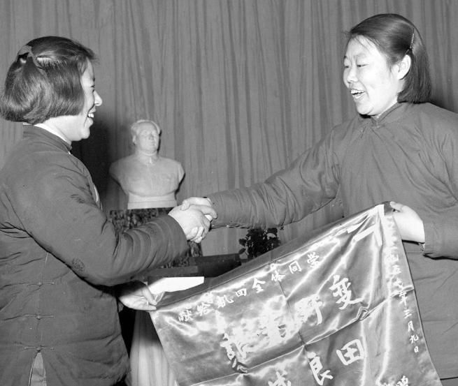 拖拉机|她是印在1元纸币上的女孩,可她却在30年后才知道纸币上是自己