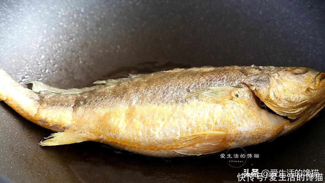 年夜饭少不了鱼菜，这样做，鱼皮不破，味道一绝，鱼肉鲜嫩无腥味