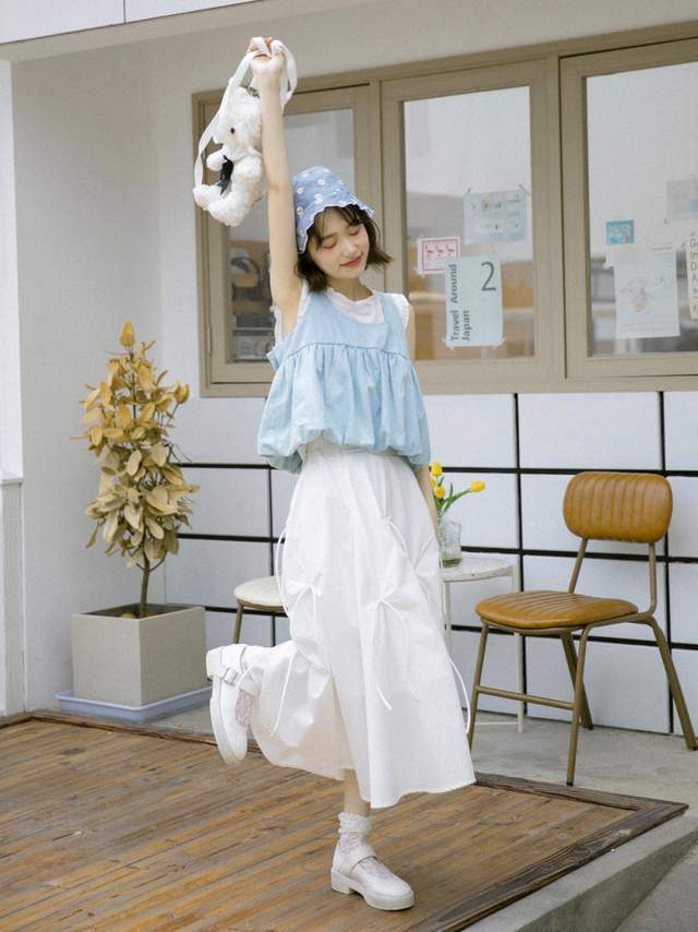 穿搭|秋天,穿上白色的初恋连衣裙,秒变白月光,正适合约会穿