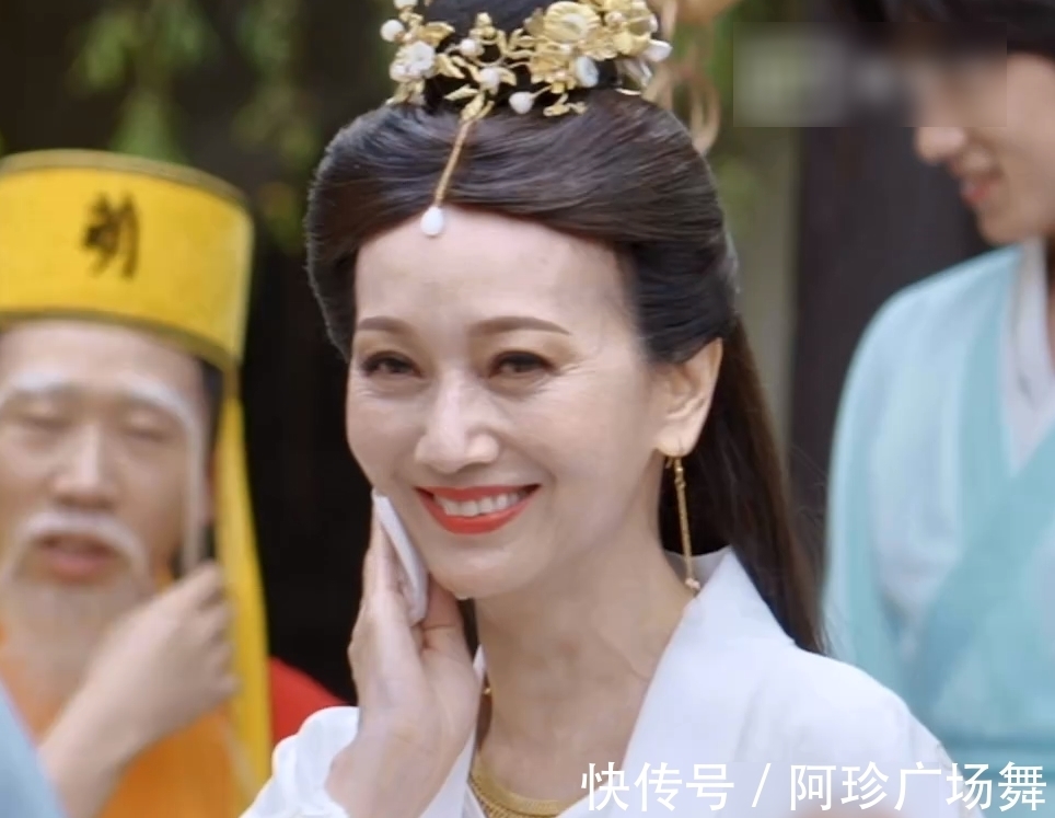 老态|赵雅芝加盟《萌探》录制,皮肤松弛老态明显,66岁状态未免太真实