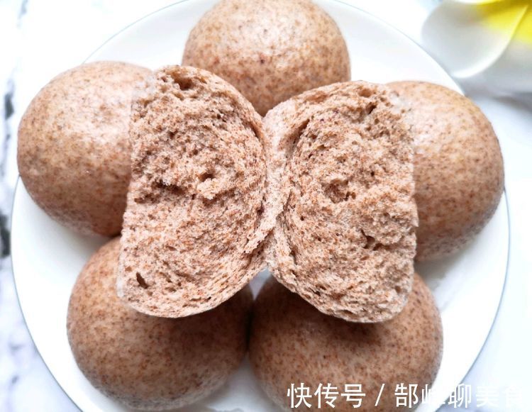 面团|零失败的黑麦粉馒头,营养美味,低脂健康,吃到饱也不怕长肉