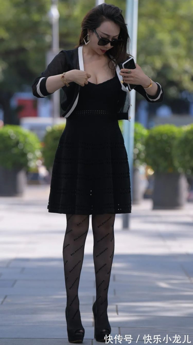 时尚 黑色系连衣裙,时尚经典不失雅气
