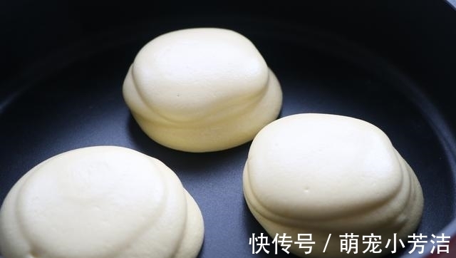 面糊|别再用电饭煲做蛋糕,教你平底锅做,简单0失败,咬一口就停不下
