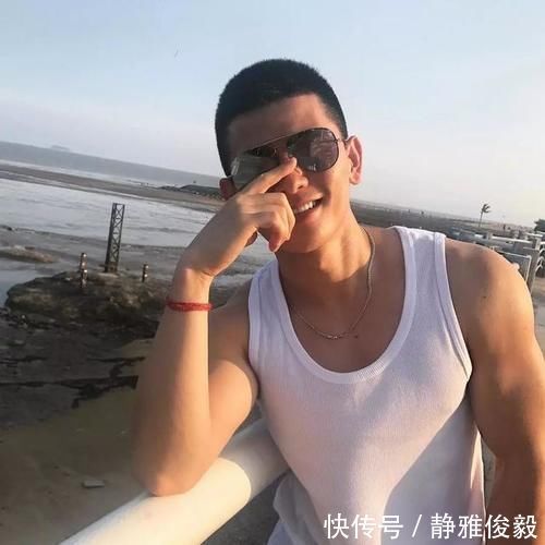 荷尔蒙|荷尔蒙爆棚的肌肉型男，颜值高还有腹肌和胸肌