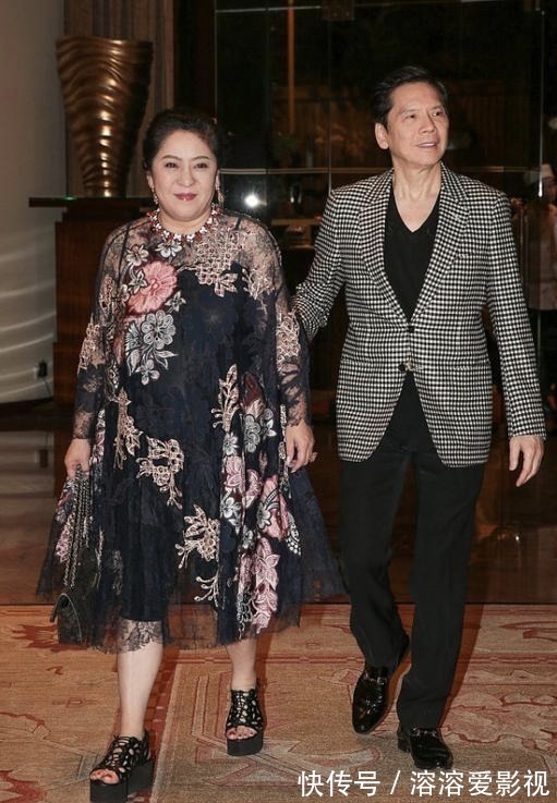 贵气 向太真壕,脖子上8千多万的钻石不算什么,祖母绿钻戒都不止一颗