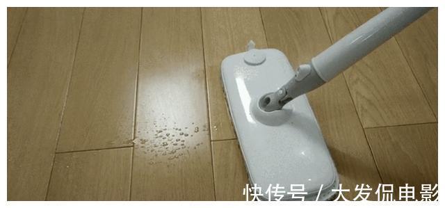 材质|拖地用清水越擦越脏，教你一个小妙招，适合任何材质地板，很干净