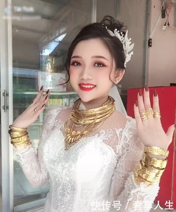 租赁|珠宝首饰并不是佩戴越多越好,用珠宝租赁变换搭配反而效果更佳