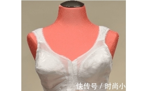 美国海军|美海军女军官的正装礼服,2种胸罩要写名字,可戴耳钉,高跟鞋配丝袜