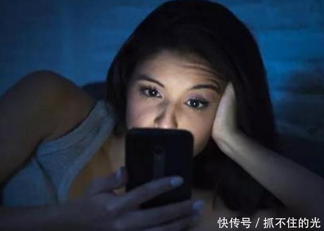 人越老觉越少,以下3种行为会进一步减少睡眠,请尽早远离